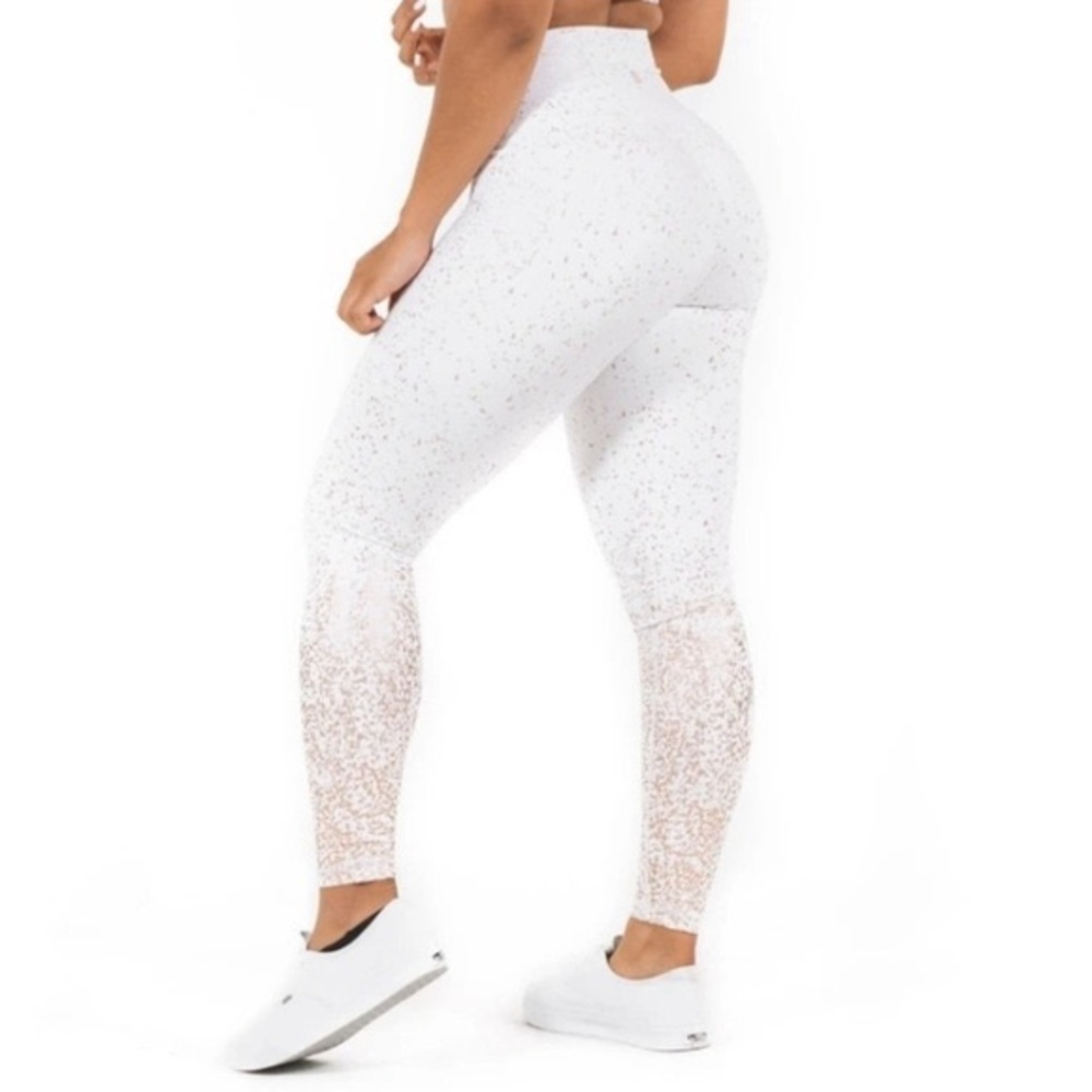 Buff bunny white leggings